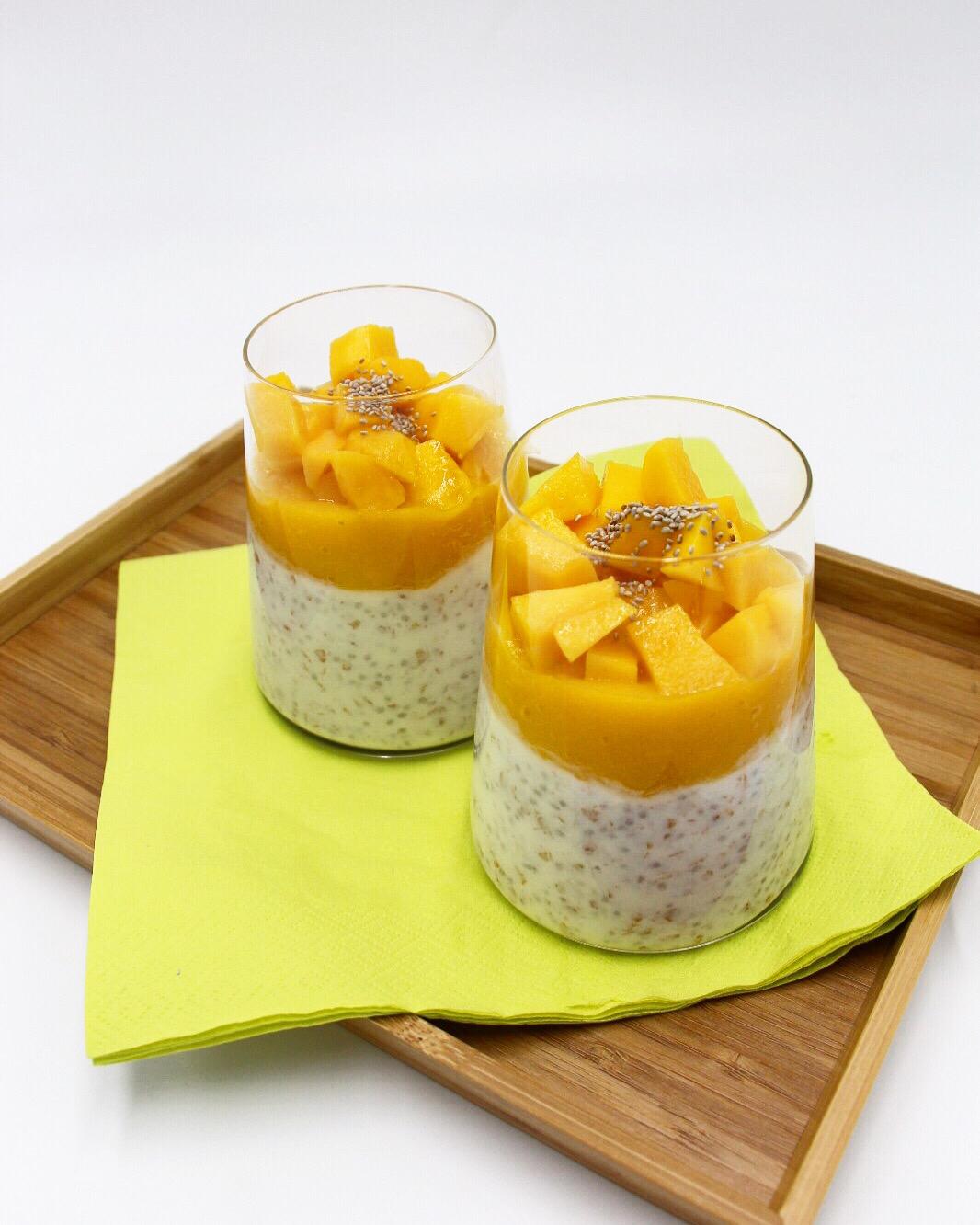 Kokos-Chia-Pudding mit Mangomus | Frühstück