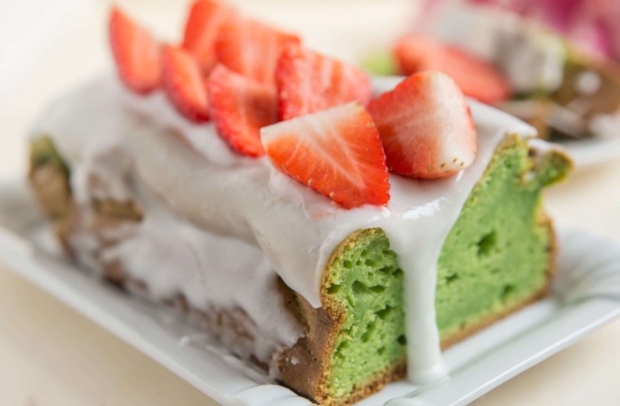 Green Avocado Cake with Strawberries